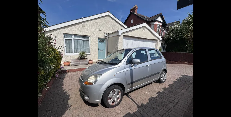 BUNGALOW ON PLOT WITH POTENTIAL