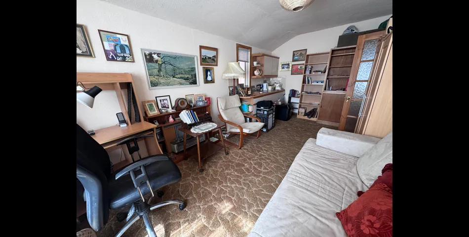 BUNGALOW ON PLOT WITH POTENTIAL