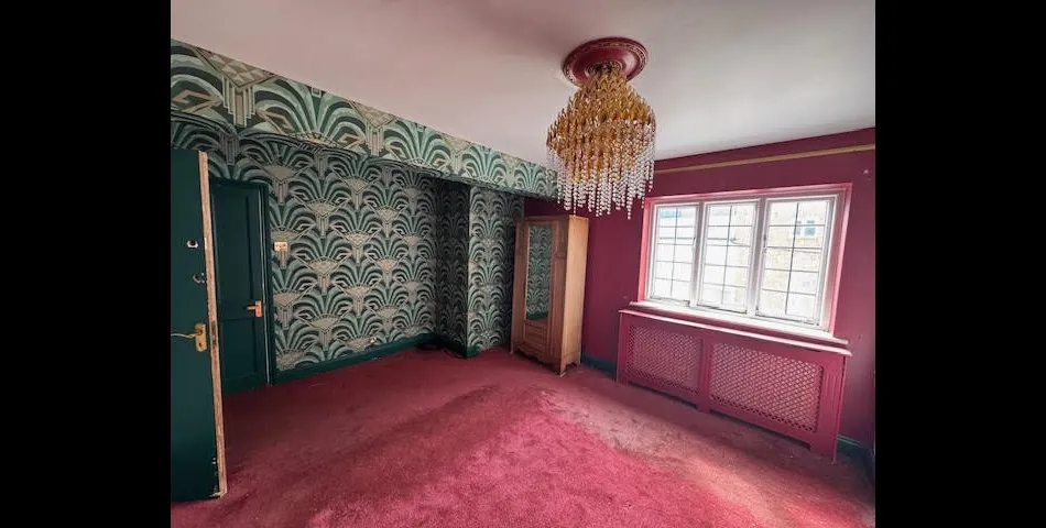 SUBSTANTIAL COMMERCIAL PREMISES WITH POTENTIAL 