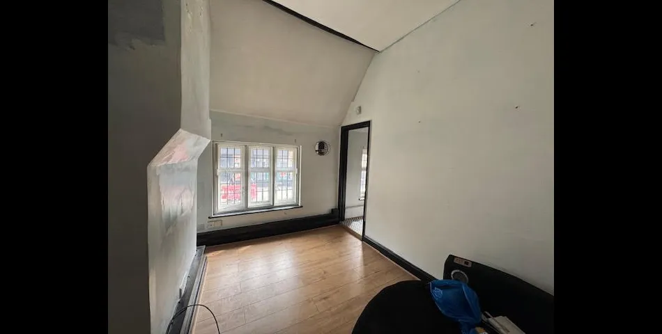 SUBSTANTIAL COMMERCIAL PREMISES WITH POTENTIAL 