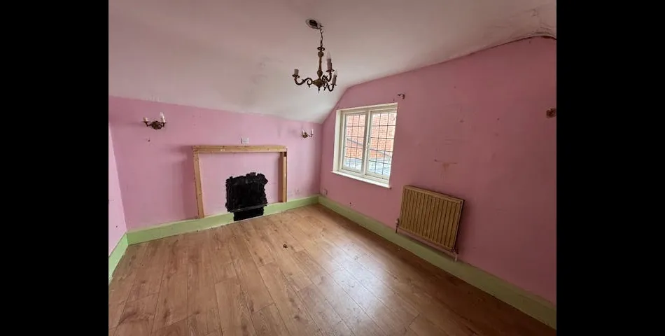 SUBSTANTIAL COMMERCIAL PREMISES WITH POTENTIAL 