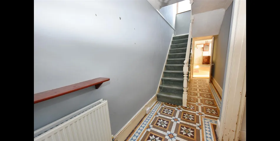 DECEPTIVELY SPACIOUS SEMI-DETACHED HOUSE FOR MODERNISATION