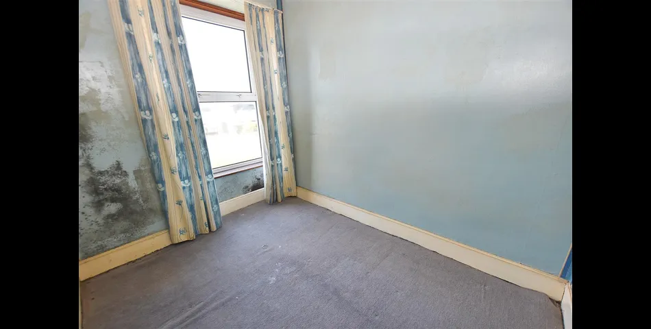 DECEPTIVELY SPACIOUS SEMI-DETACHED HOUSE FOR MODERNISATION