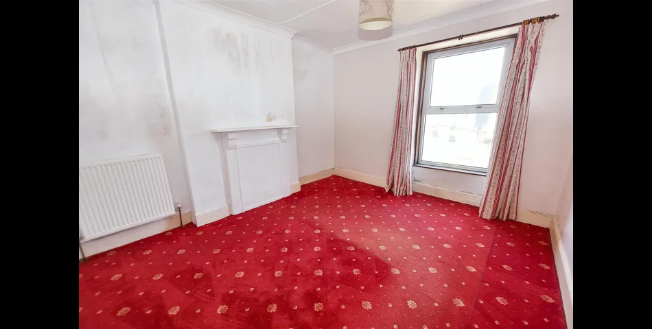 DECEPTIVELY SPACIOUS SEMI-DETACHED HOUSE FOR MODERNISATION