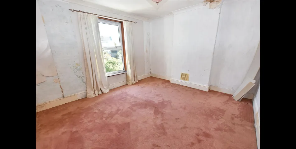 DECEPTIVELY SPACIOUS SEMI-DETACHED HOUSE FOR MODERNISATION