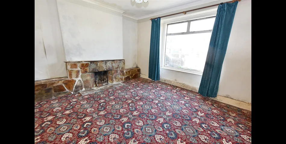 DECEPTIVELY SPACIOUS SEMI-DETACHED HOUSE FOR MODERNISATION