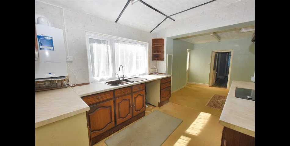 DECEPTIVELY SPACIOUS SEMI-DETACHED HOUSE FOR MODERNISATION