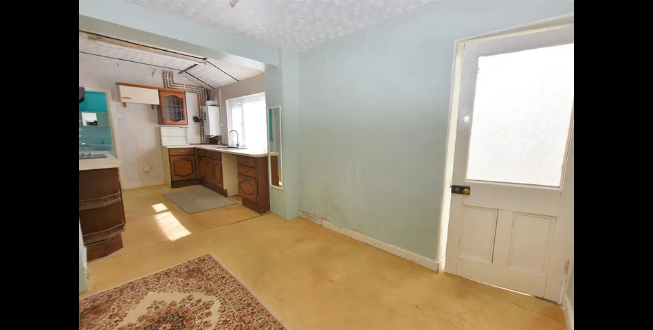 DECEPTIVELY SPACIOUS SEMI-DETACHED HOUSE FOR MODERNISATION