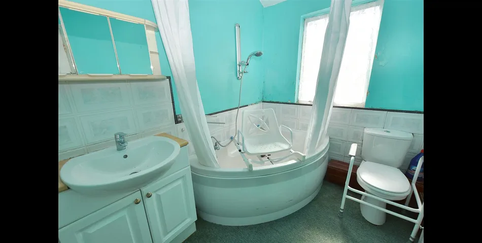 DECEPTIVELY SPACIOUS SEMI-DETACHED HOUSE FOR MODERNISATION