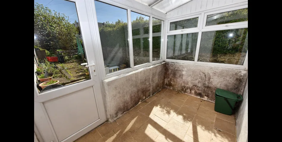 DECEPTIVELY SPACIOUS SEMI-DETACHED HOUSE FOR MODERNISATION