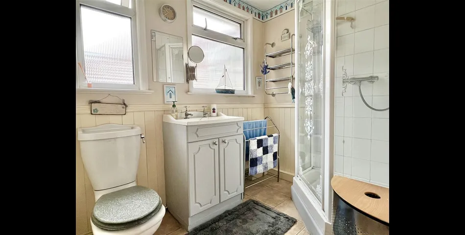 DETACHED BUNGALOW ON LARGE PLOT