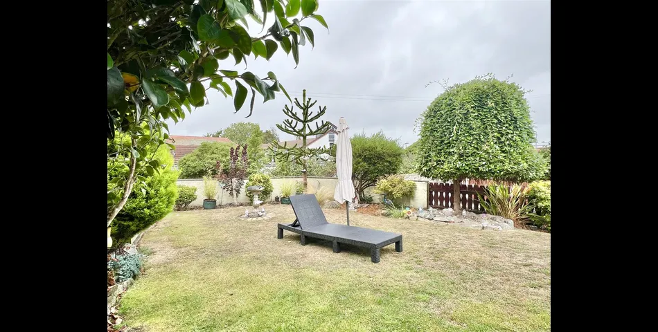 DETACHED BUNGALOW ON LARGE PLOT