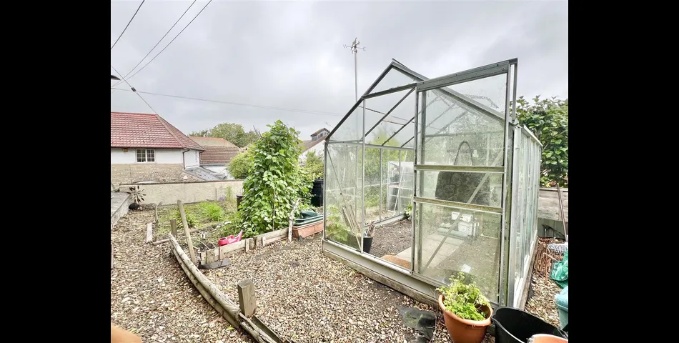 DETACHED BUNGALOW ON LARGE PLOT