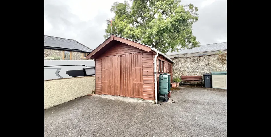 DETACHED BUNGALOW ON LARGE PLOT
