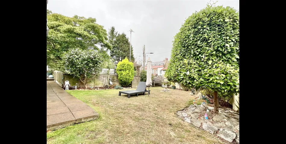 DETACHED BUNGALOW ON LARGE PLOT