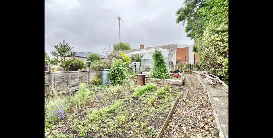 DETACHED BUNGALOW ON LARGE PLOT