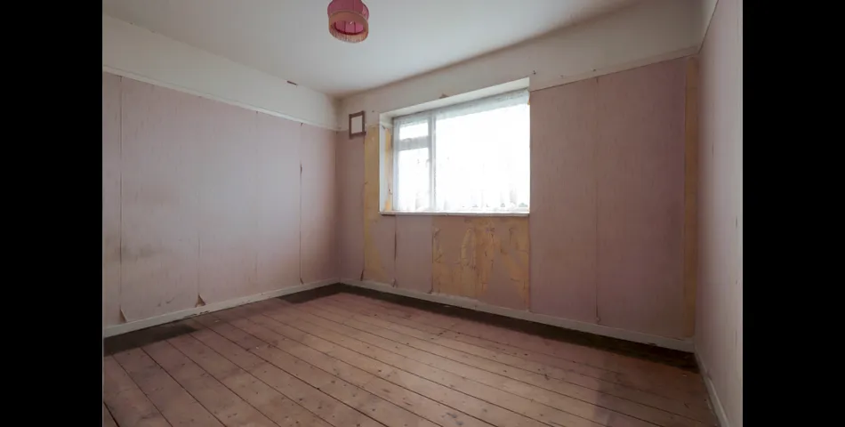 THREE BEDROOM HOUSE FOR REFURBISHMENT