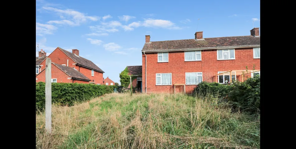 THREE BEDROOM HOUSE FOR REFURBISHMENT