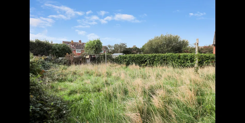THREE BEDROOM HOUSE FOR REFURBISHMENT
