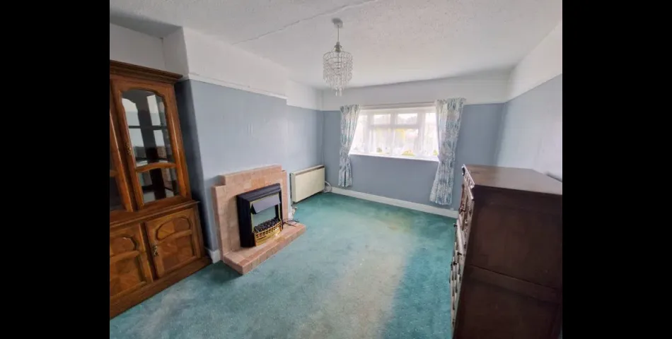 PURPOSE BUILT APARTMENT FOR MODERNISATION