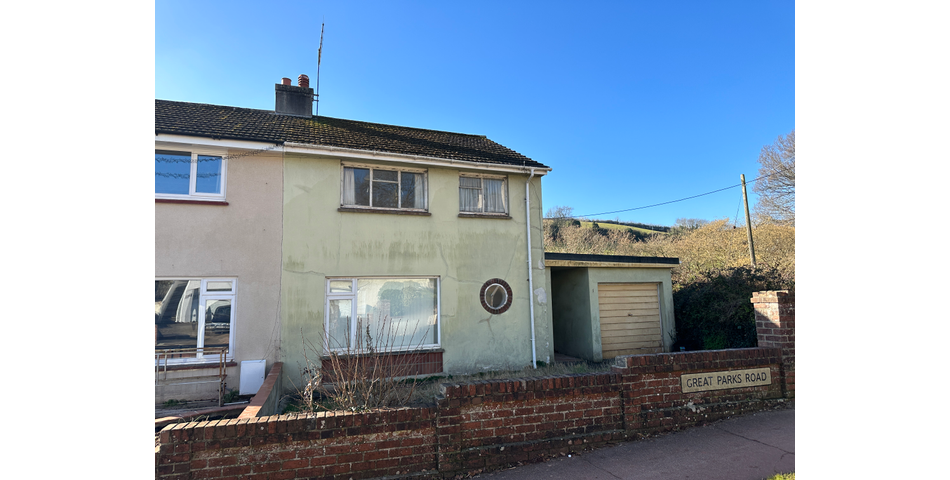 SEMI-DETACHED HOUSE FOR REFURBISHMENT