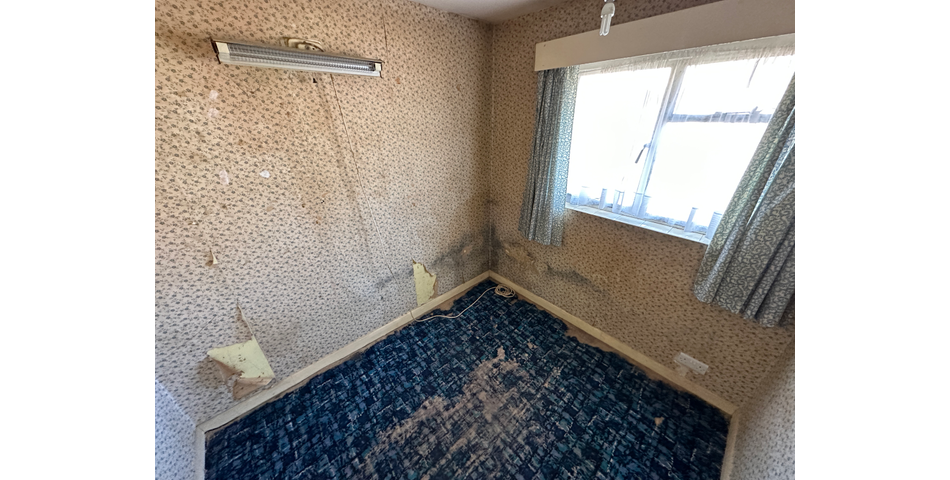 SEMI-DETACHED HOUSE FOR REFURBISHMENT