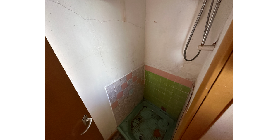 SEMI-DETACHED HOUSE FOR REFURBISHMENT