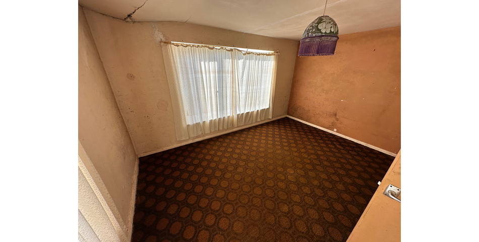 SEMI-DETACHED HOUSE FOR REFURBISHMENT