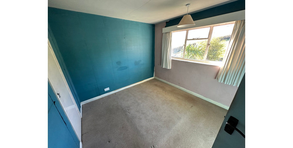 SEMI-DETACHED HOUSE FOR REFURBISHMENT