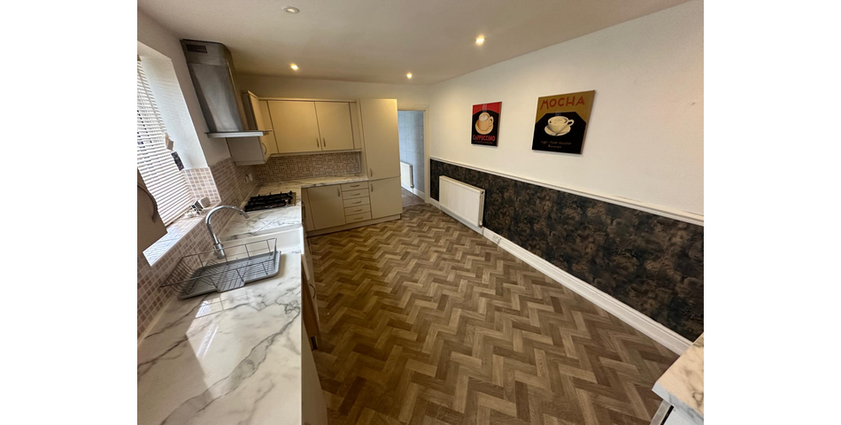 VACANT TWO BEDROOM FLAT 