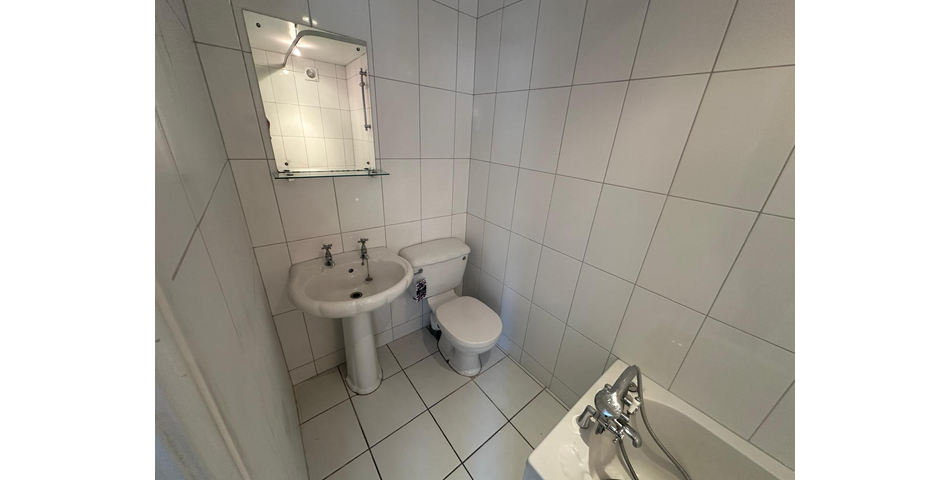 VACANT TWO BEDROOM FLAT 