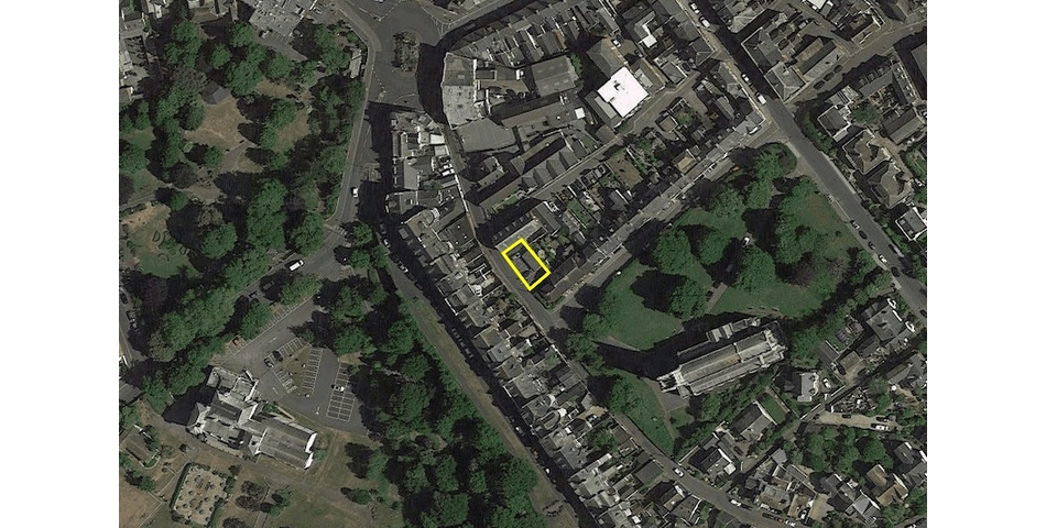 LAND AND GARAGES WITH POTENTIAL