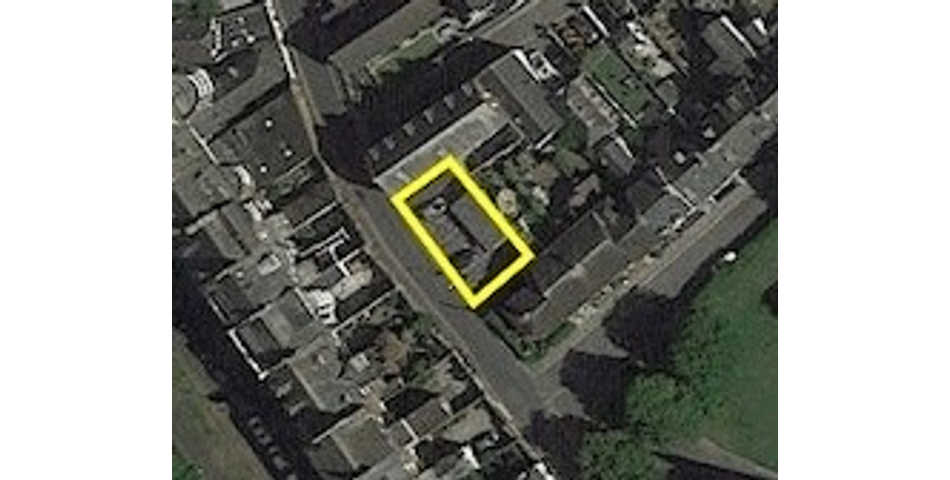 LAND AND GARAGES WITH POTENTIAL
