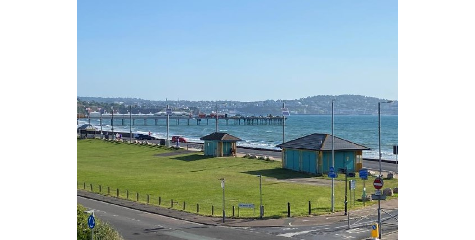 MODERNISED FLAT WITH SEA VIEWS