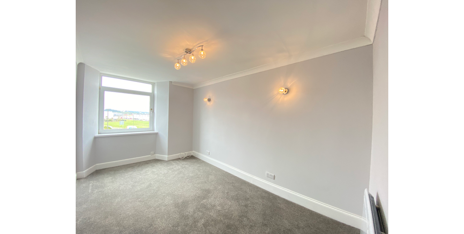 MODERNISED FLAT WITH SEA VIEWS