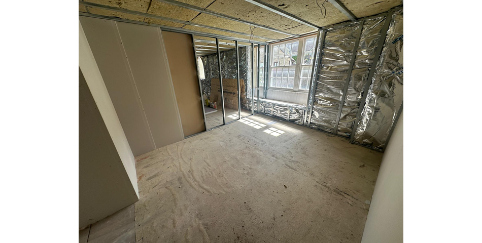 LARGE APARTMENT FOR REFURBISHMENT