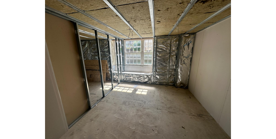 LARGE APARTMENT FOR REFURBISHMENT