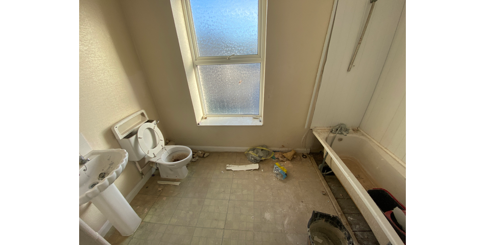 HOUSE FOR REFURBISHMENT WITH PLANNING