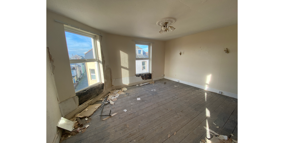 HOUSE FOR REFURBISHMENT WITH PLANNING