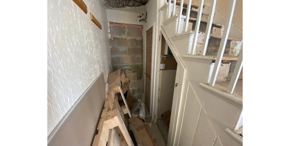 HOUSE FOR REFURBISHMENT WITH PLANNING