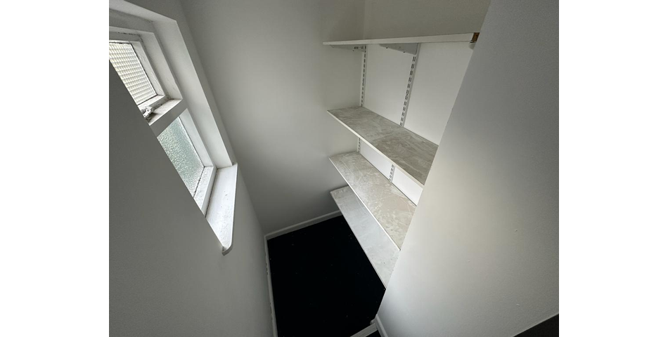 COMMERCIAL UNIT WITH POTENTIAL