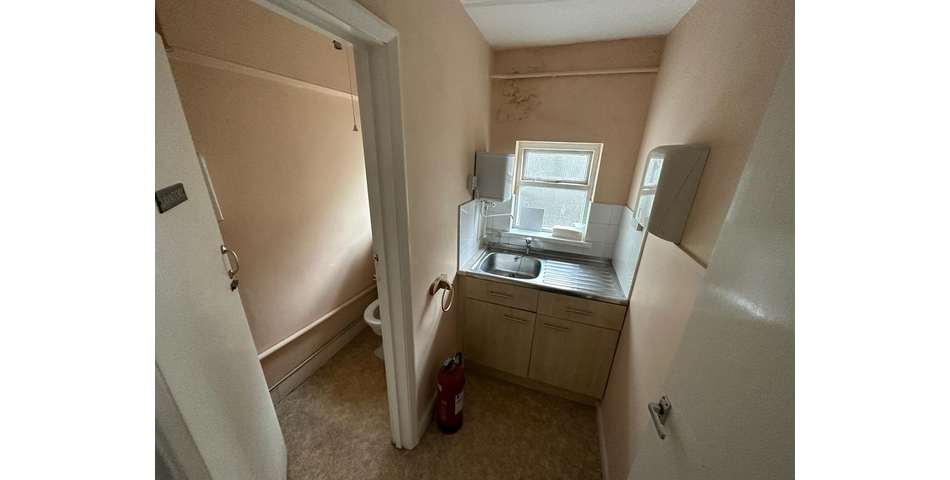 COMMERCIAL UNIT WITH POTENTIAL