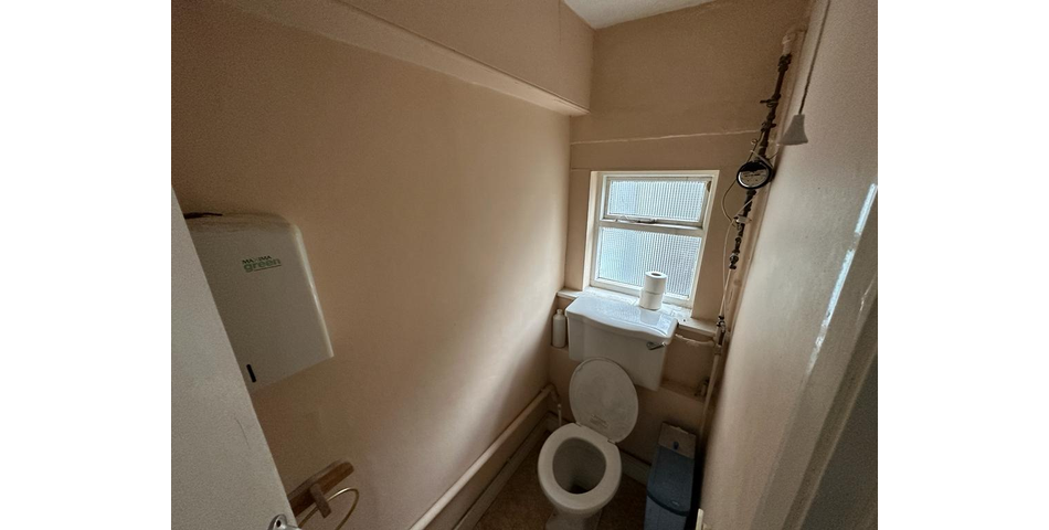 COMMERCIAL UNIT WITH POTENTIAL