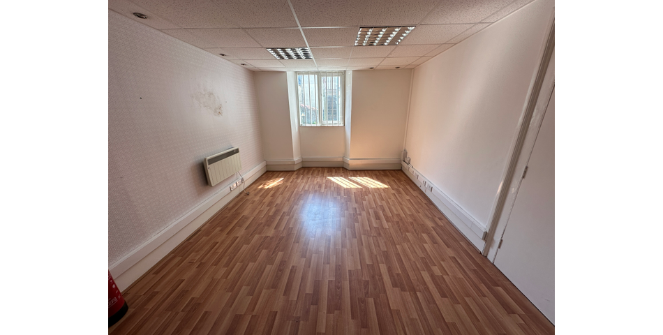 COMMERCIAL UNIT WITH POTENTIAL