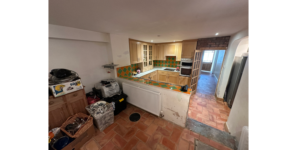 TERRACED HOUSE FOR IMPROVEMENT