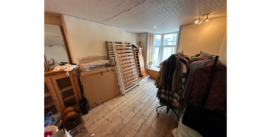 TERRACED HOUSE FOR IMPROVEMENT