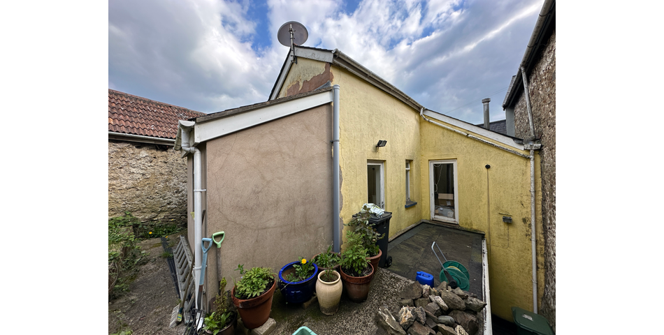 TERRACED HOUSE FOR IMPROVEMENT