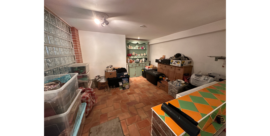 TERRACED HOUSE FOR IMPROVEMENT