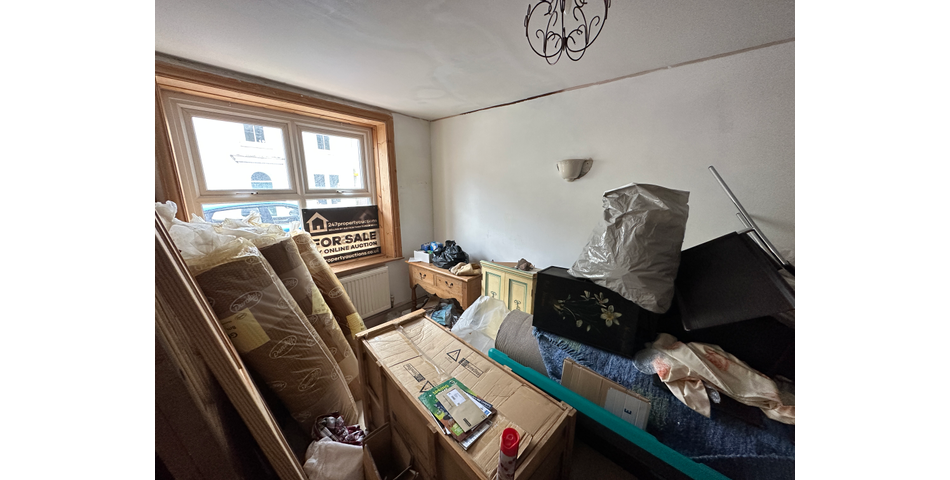 TERRACED HOUSE FOR IMPROVEMENT