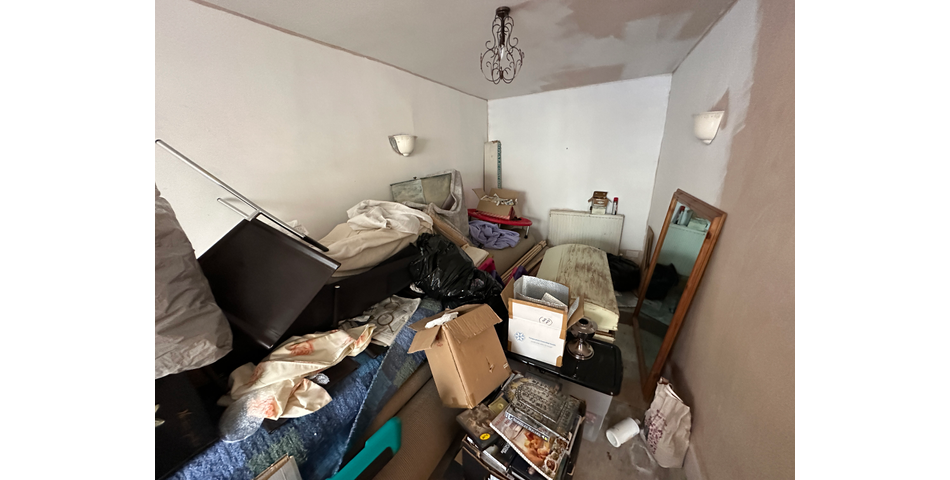 TERRACED HOUSE FOR IMPROVEMENT